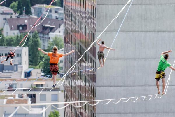 個(gè)人網(wǎng)購(gòu)平臺(tái)怎么推廣_倫敦希思羅機(jī)場(chǎng)北部城鎮(zhèn)集裝箱倉(cāng)庫(kù)起火 現(xiàn)場(chǎng)黑煙滾滾