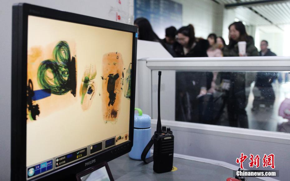 俄羅斯一架安-22運(yùn)輸機(jī)墜毀