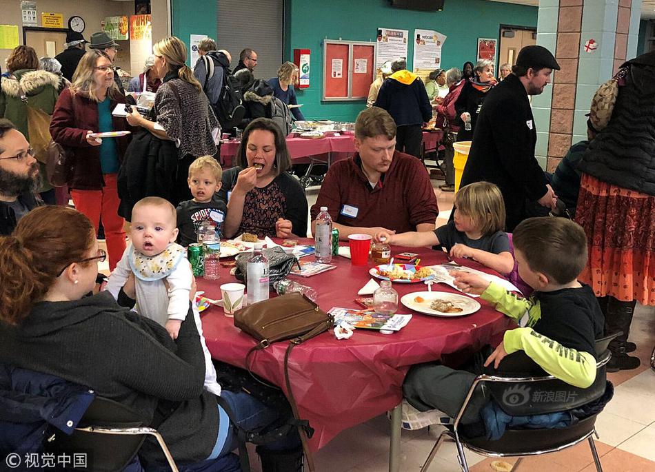 搶購軟件_張丹峰風(fēng)波后洪欣首現(xiàn)身 全程帶笑