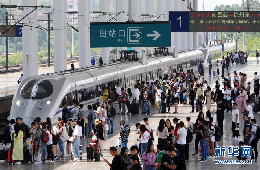 拜騰汽車新增欠稅4048萬_金像獎這5位女星造型失誤