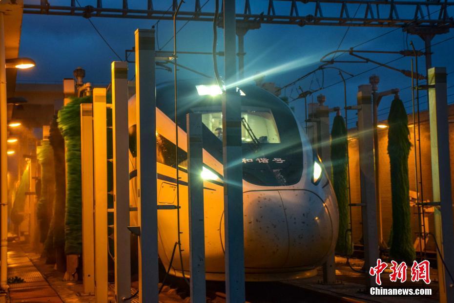 sql重復(fù)數(shù)據(jù)只取第一條的數(shù)據(jù)_北大原副校長(zhǎng)任羽中被雙開:靠校吃校 搞權(quán)錢交易