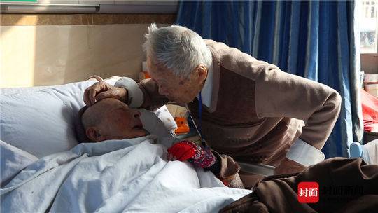 tomcat基礎(chǔ) 常見的web服務器軟件_英超：曼聯(lián)4-1副班長升至第6！B費2球1助，姆伯莫芒特破門