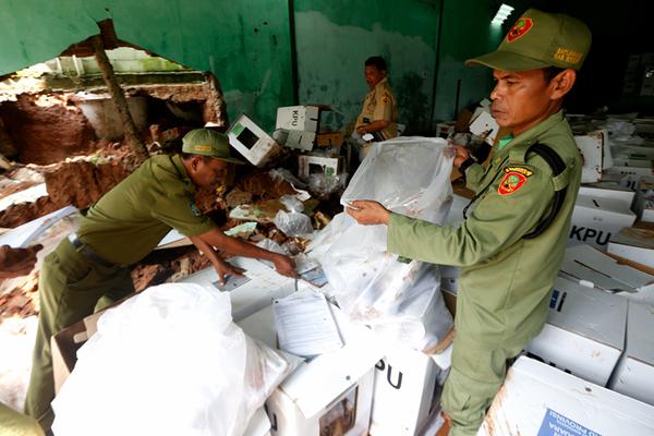 仿黑客視頻_30年前我把祖?zhèn)髅胤浇探o徒弟，他靠這手藝身家過億