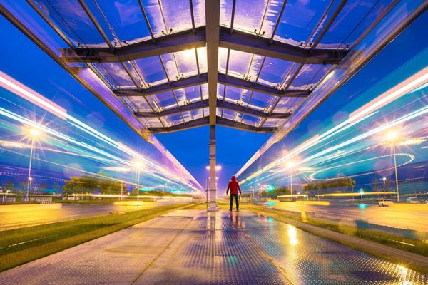 鴻蒙智行9系擴(kuò)容 首款MPV智界V9來了