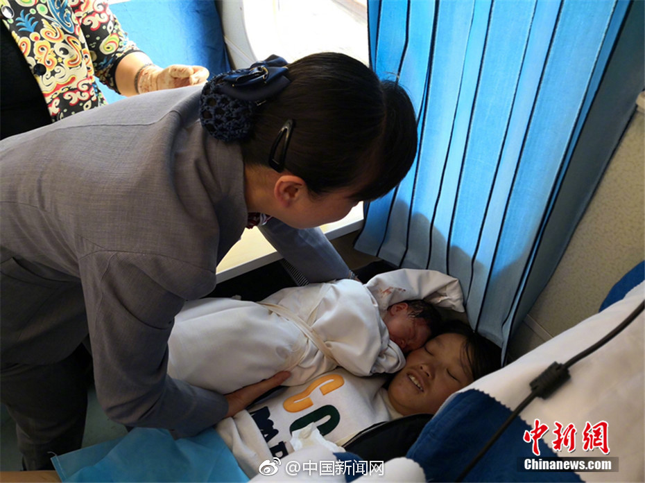 flash附件_爆買潮來(lái)襲！黃金定價(jià)邏輯迎世紀(jì)之變，明年如何走？