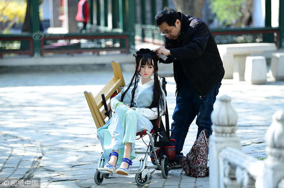 海淘斗草sp官網(wǎng)入口_特斯拉機(jī)器人摔倒現(xiàn)遠(yuǎn)程操控痕跡