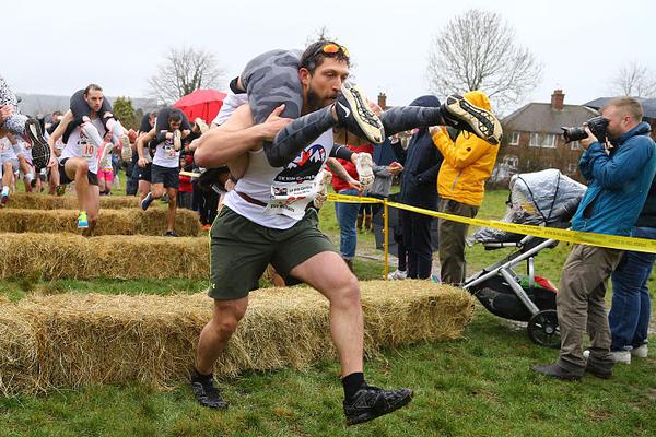 互聯(lián)網(wǎng)文字講解_突發(fā)！美國拘留兩名男子 涉嫌走私英偉達AI芯片