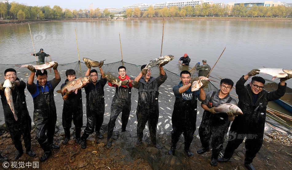 微盟xiaochengxu_女生倒賣迪士尼門票套現(xiàn)