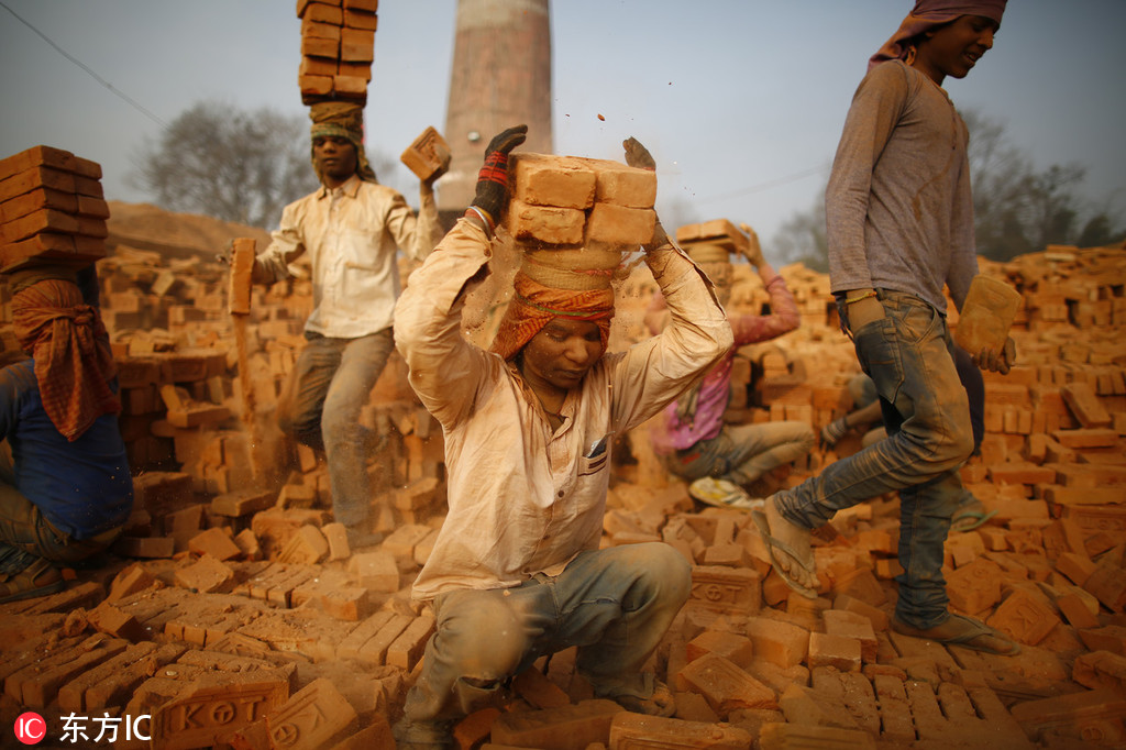 微信好友被對(duì)方刪除了怎么重新加回來_特斯拉機(jī)器人摔倒現(xiàn)遠(yuǎn)程操控痕跡