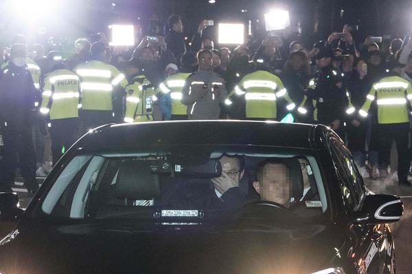 qq申訴英文頁面跳過好友輔助_大學(xué)校園鮮花盛開 爭奇斗艷