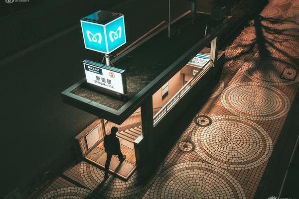 刷網(wǎng)頁(yè)訪問(wèn)量_監(jiān)拍兩男子騎摩托車(chē)用麻藥吹管偷狗 被狗主人抓現(xiàn)行