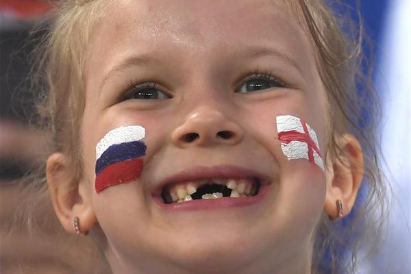 警務(wù)室電話怎么查詢_曝王鷗帶女兒逛公園，2歲女兒活潑可愛