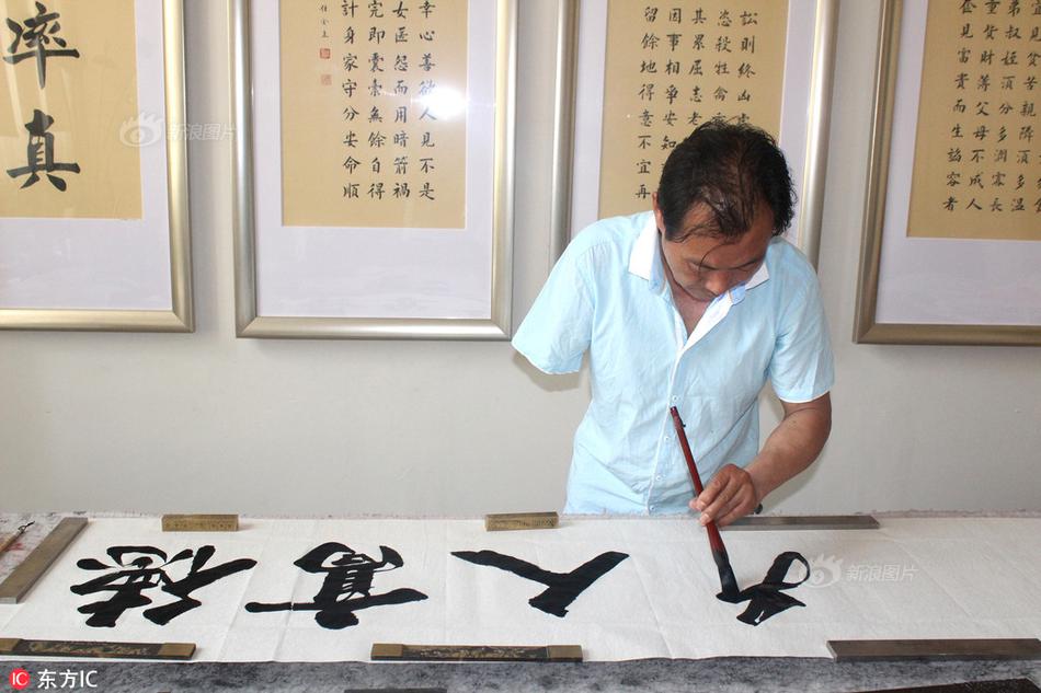 女子耳朵疼痛難忍 醫(yī)生從耳道取出活飛蛾