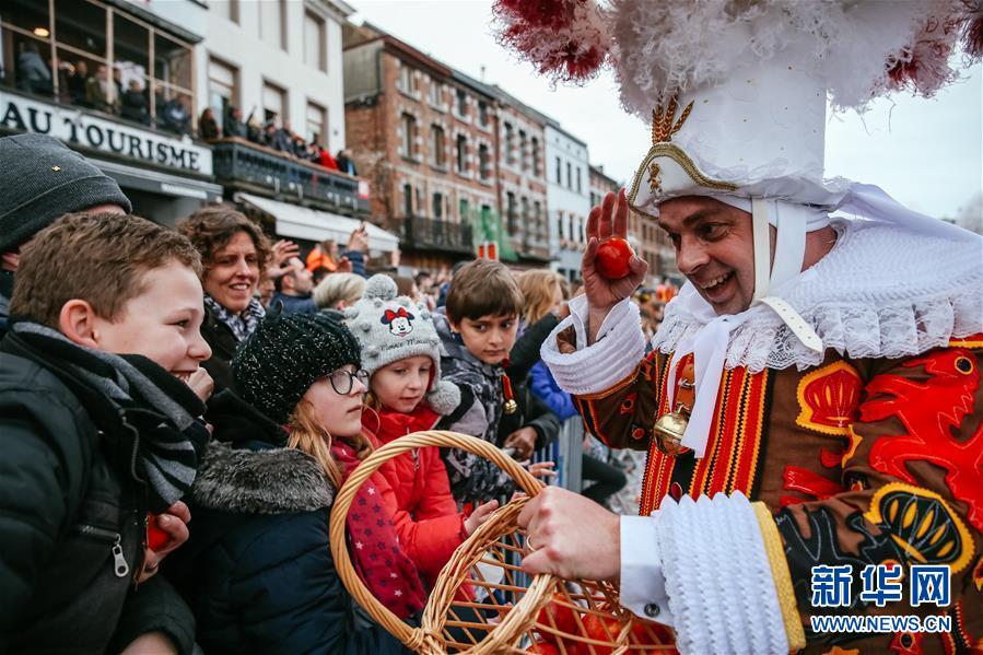 買手機上京東還是淘寶好_月光族的福利！這車售價僅6萬，省油耐造比帕薩特更值得買