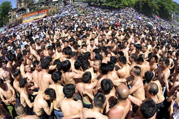 女生倒賣迪士尼門票套現(xiàn)