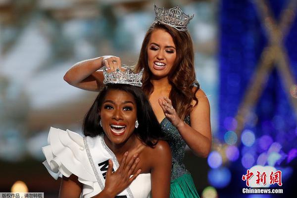 “傳統(tǒng)風(fēng)華——凌澤欣詩詞邀請(qǐng)書畫家作品聯(lián)展”在合川啟幕