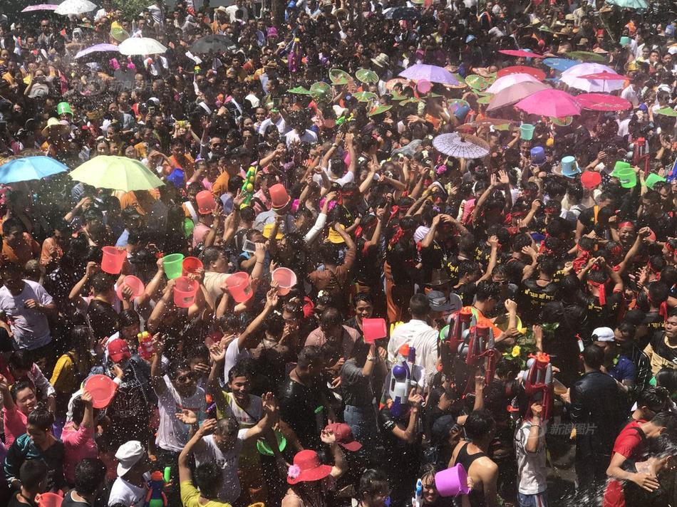 雪夜雙俠，倒影皆成對(duì)